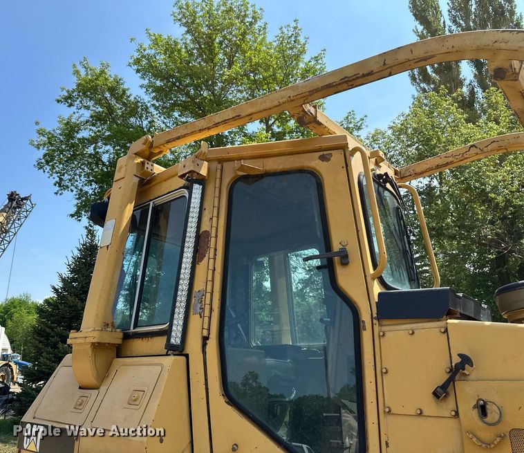 image for item EB2606 1986 Caterpillar D4H dozer