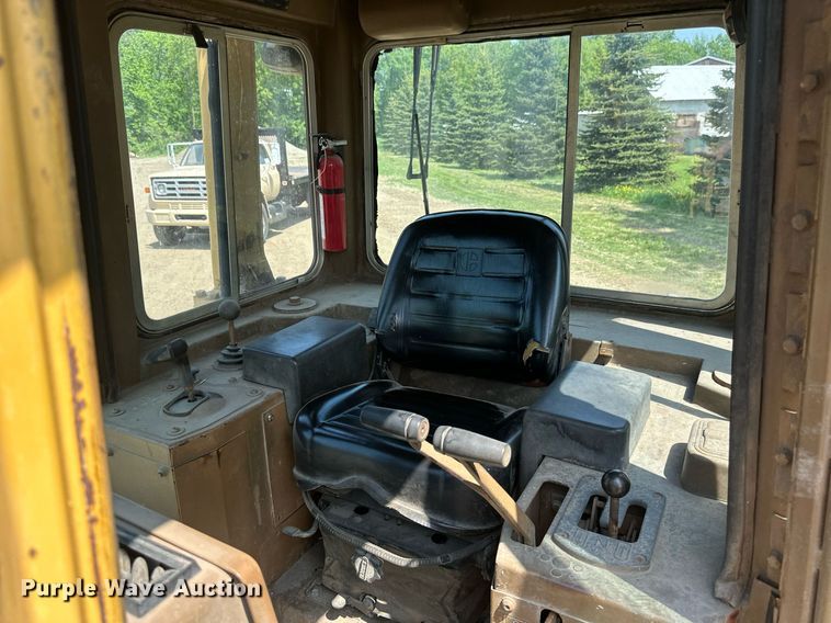 image for item EB2606 1986 Caterpillar D4H dozer