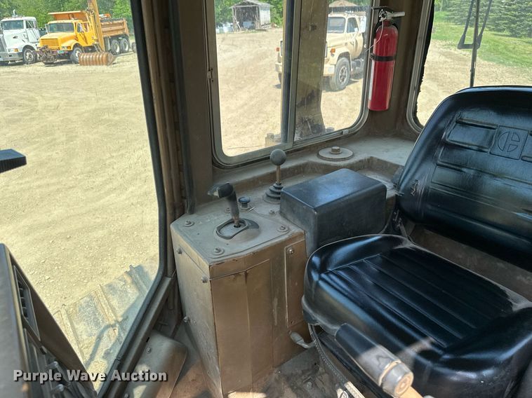 image for item EB2606 1986 Caterpillar D4H dozer