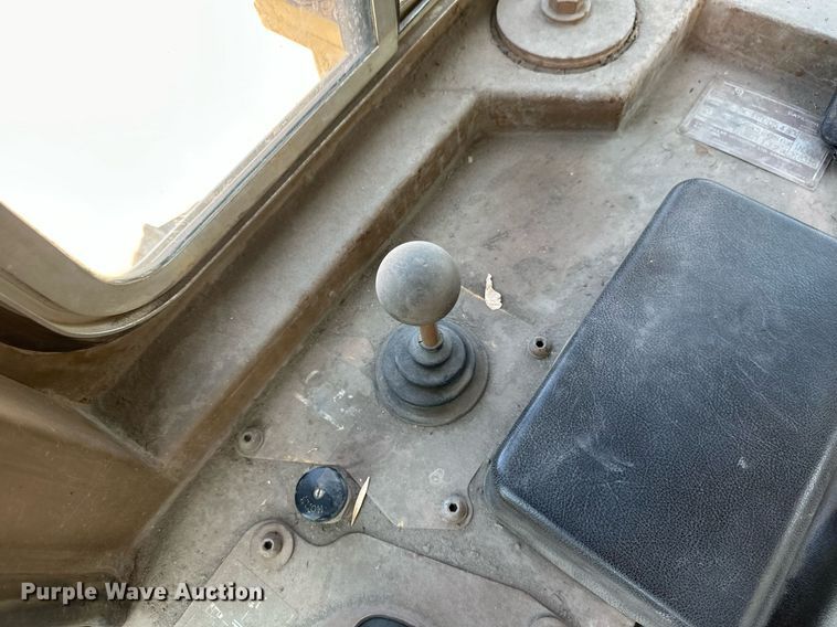 image for item EB2606 1986 Caterpillar D4H dozer