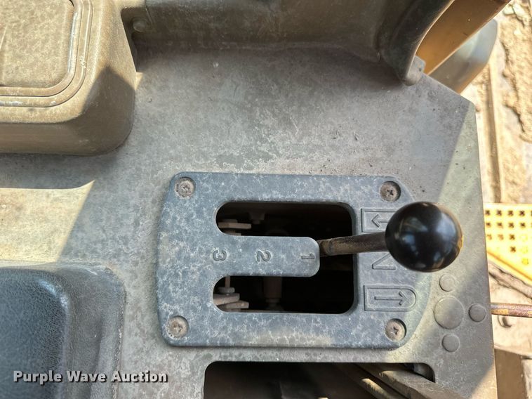 image for item EB2606 1986 Caterpillar D4H dozer