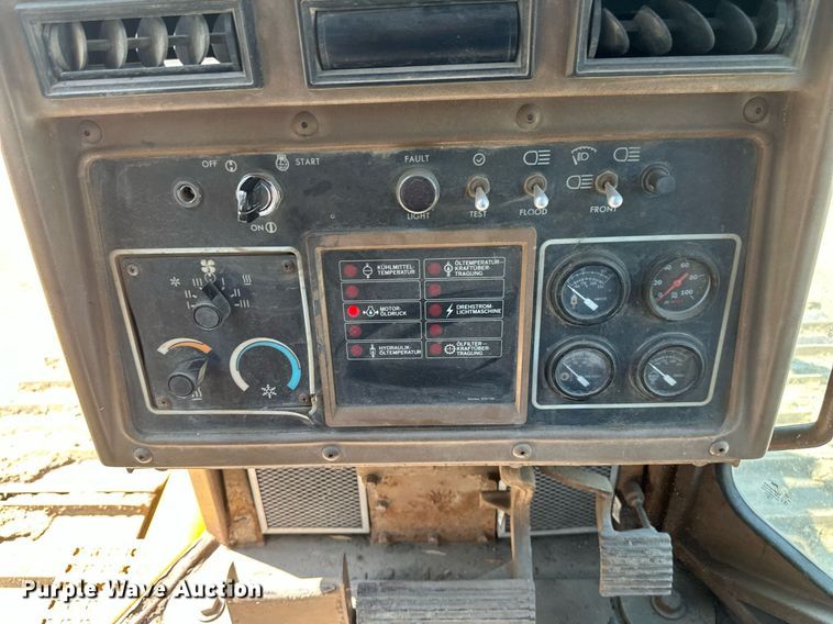 image for item EB2606 1986 Caterpillar D4H dozer