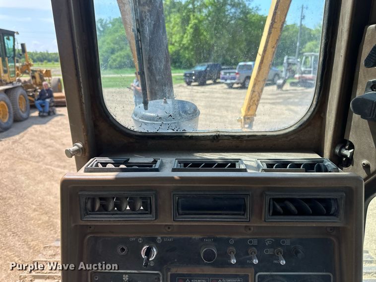 image for item EB2606 1986 Caterpillar D4H dozer