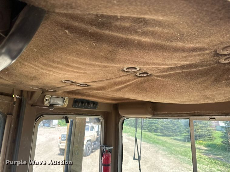 image for item EB2606 1986 Caterpillar D4H dozer