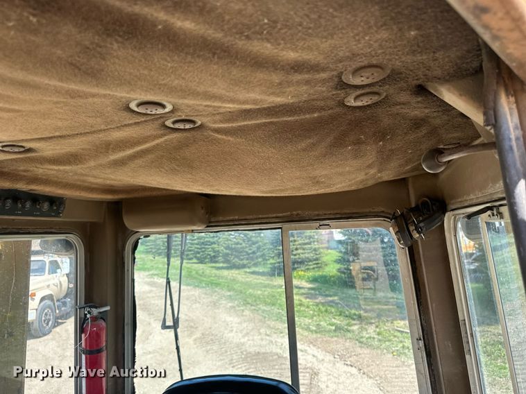 image for item EB2606 1986 Caterpillar D4H dozer