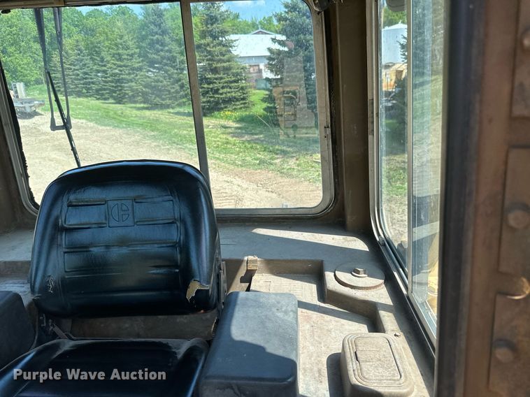 image for item EB2606 1986 Caterpillar D4H dozer