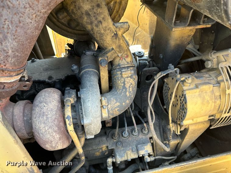 image for item EB2606 1986 Caterpillar D4H dozer