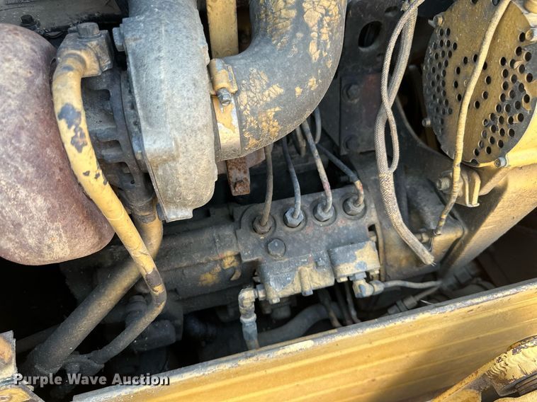 image for item EB2606 1986 Caterpillar D4H dozer