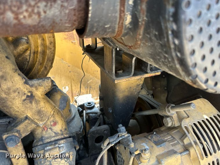 image for item EB2606 1986 Caterpillar D4H dozer