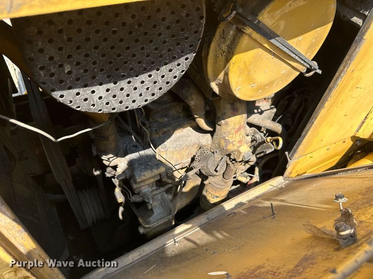 image for item EB2606 1986 Caterpillar D4H dozer