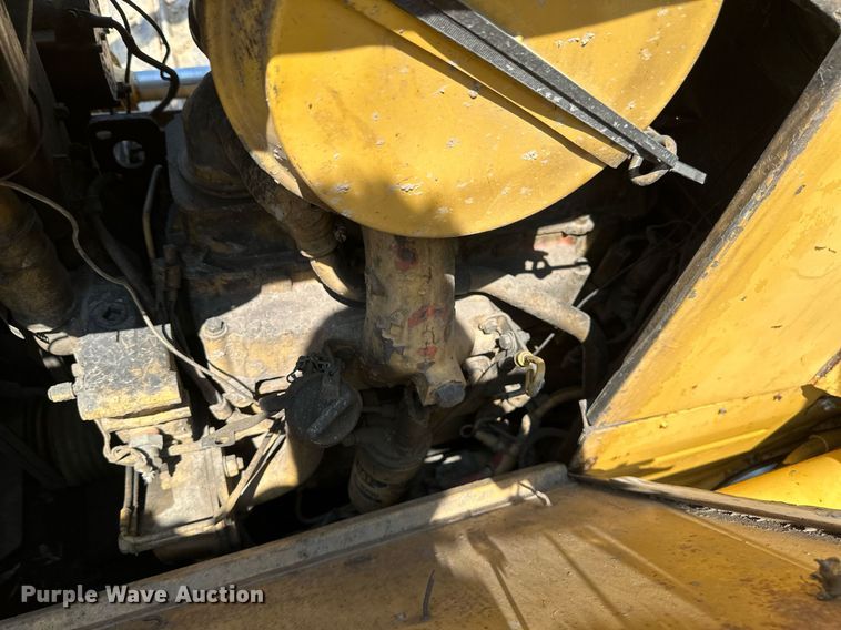 image for item EB2606 1986 Caterpillar D4H dozer