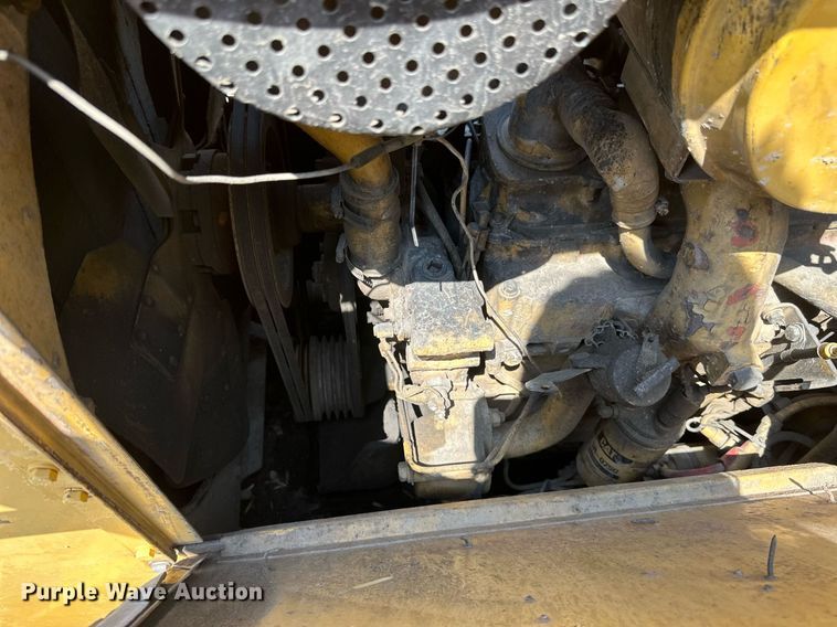 image for item EB2606 1986 Caterpillar D4H dozer