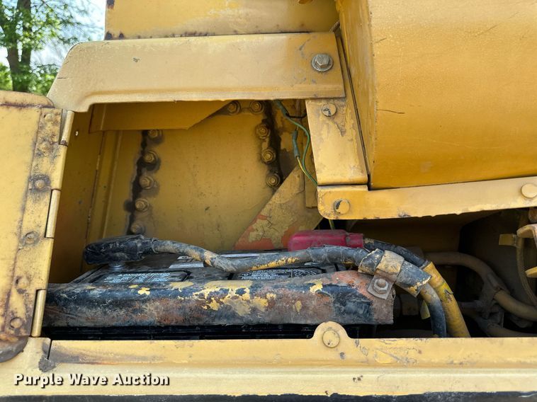 image for item EB2606 1986 Caterpillar D4H dozer