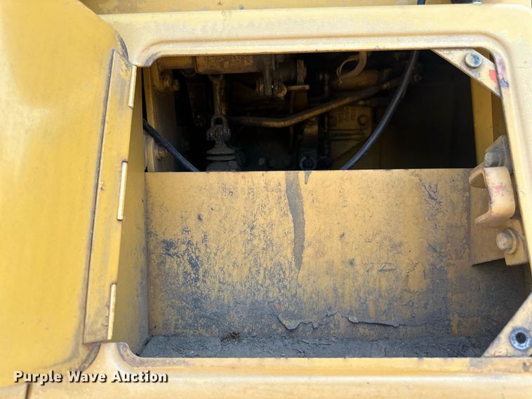 image for item EB2606 1986 Caterpillar D4H dozer