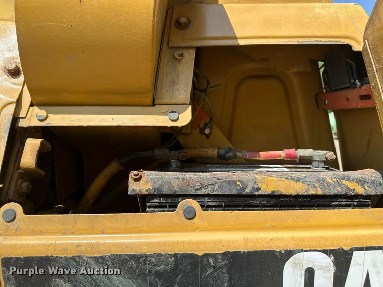image for item EB2606 1986 Caterpillar D4H dozer