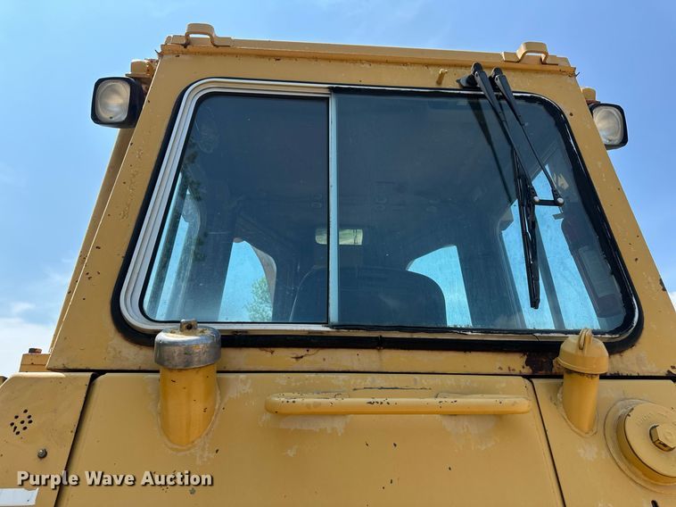 image for item EB2606 1986 Caterpillar D4H dozer