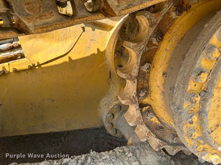 image for item EB2606 1986 Caterpillar D4H dozer