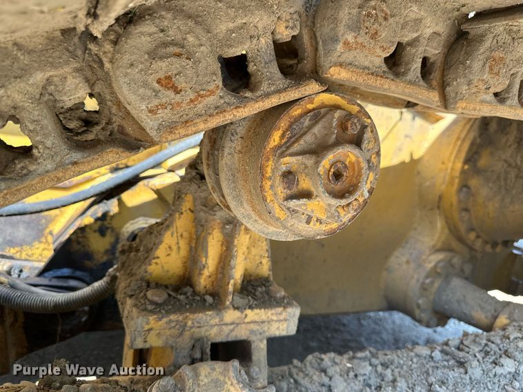 image for item EB2606 1986 Caterpillar D4H dozer