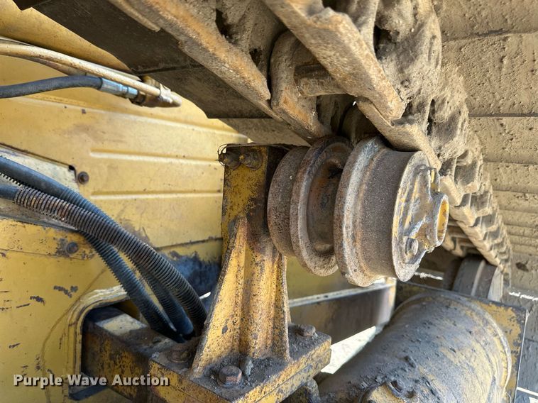 image for item EB2606 1986 Caterpillar D4H dozer
