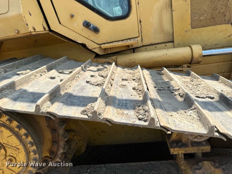 image for item EB2606 1986 Caterpillar D4H dozer