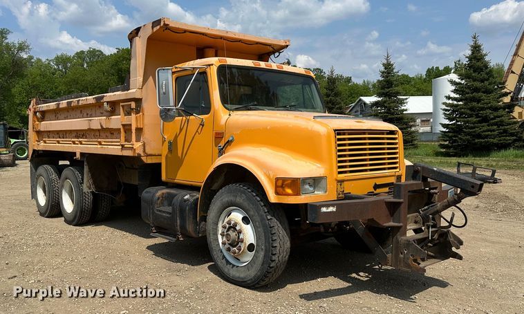image for item EB2609 1999 International 4900 dump truck