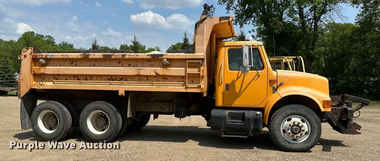 image for item EB2609 1999 International 4900 dump truck