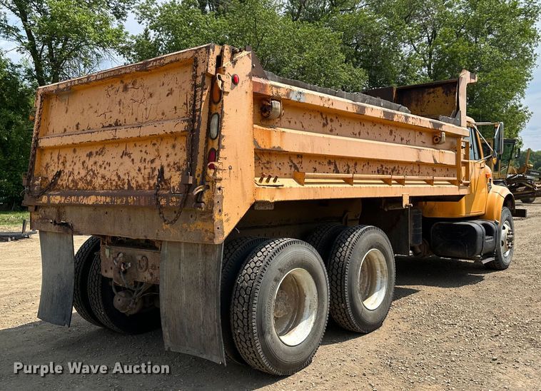image for item EB2609 1999 International 4900 dump truck