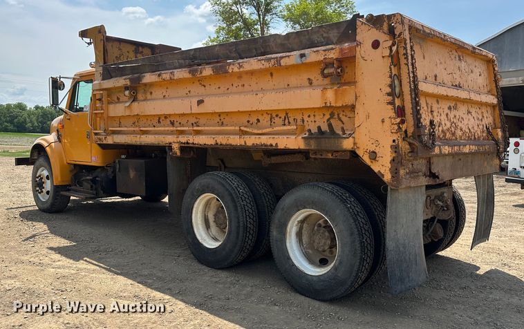 image for item EB2609 1999 International 4900 dump truck