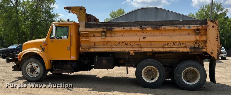 image for item EB2609 1999 International 4900 dump truck