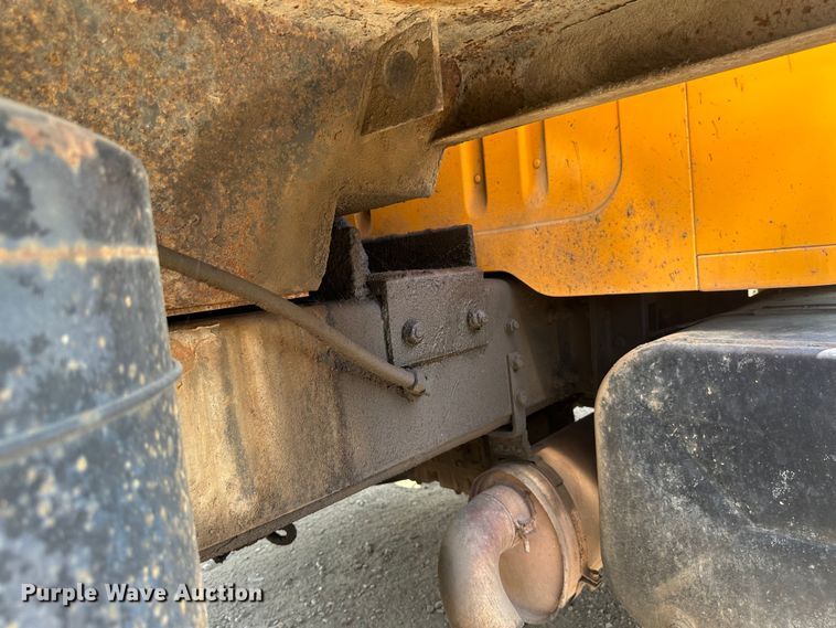 image for item EB2609 1999 International 4900 dump truck