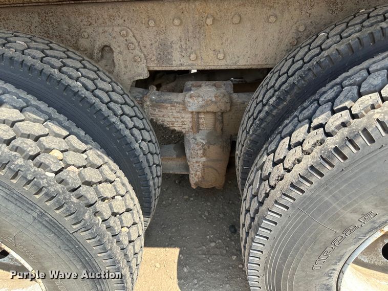 image for item EB2609 1999 International 4900 dump truck