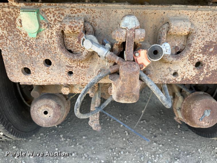 image for item EB2609 1999 International 4900 dump truck