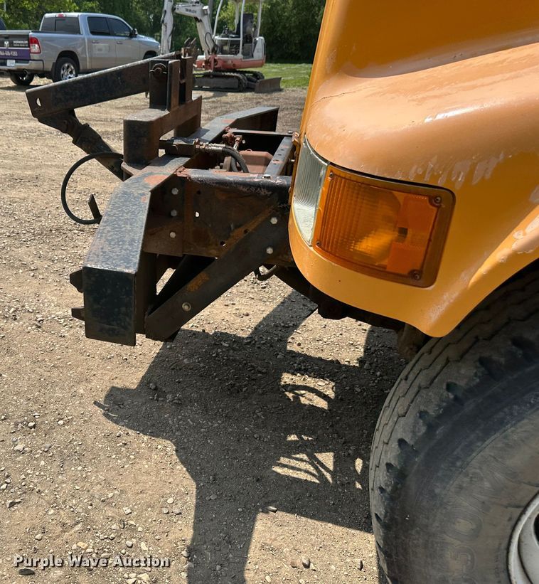 image for item EB2609 1999 International 4900 dump truck