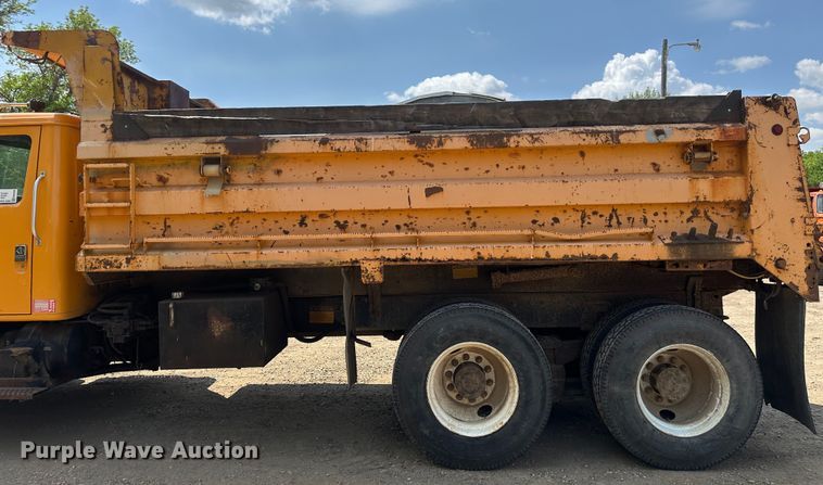 image for item EB2609 1999 International 4900 dump truck