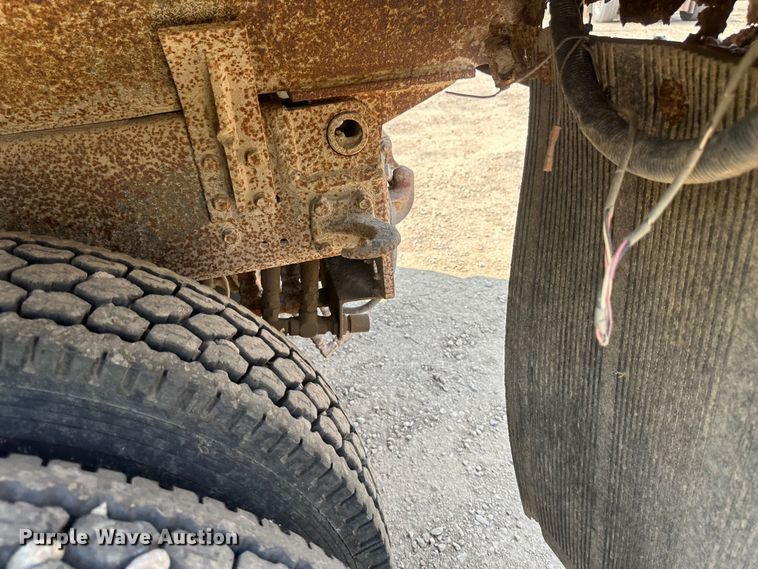 image for item EB2609 1999 International 4900 dump truck