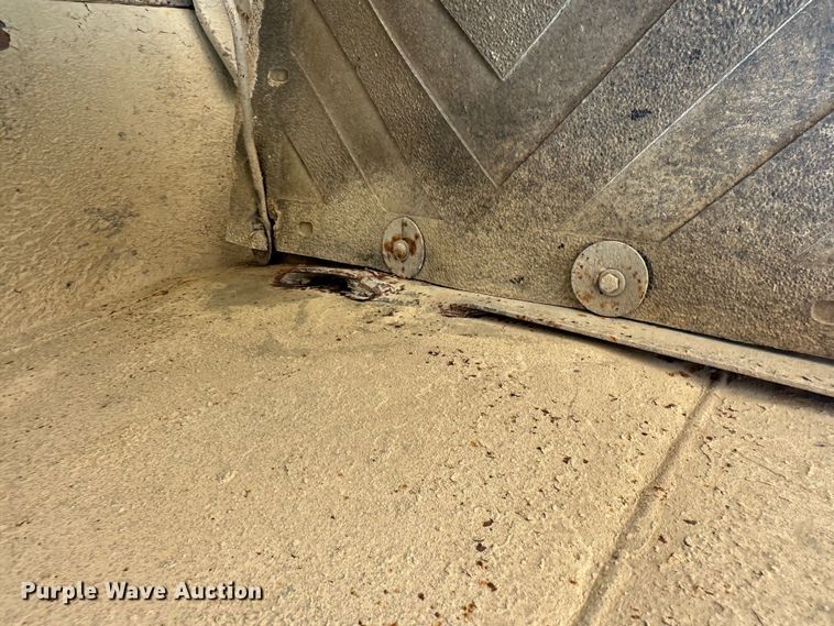 image for item EB2609 1999 International 4900 dump truck