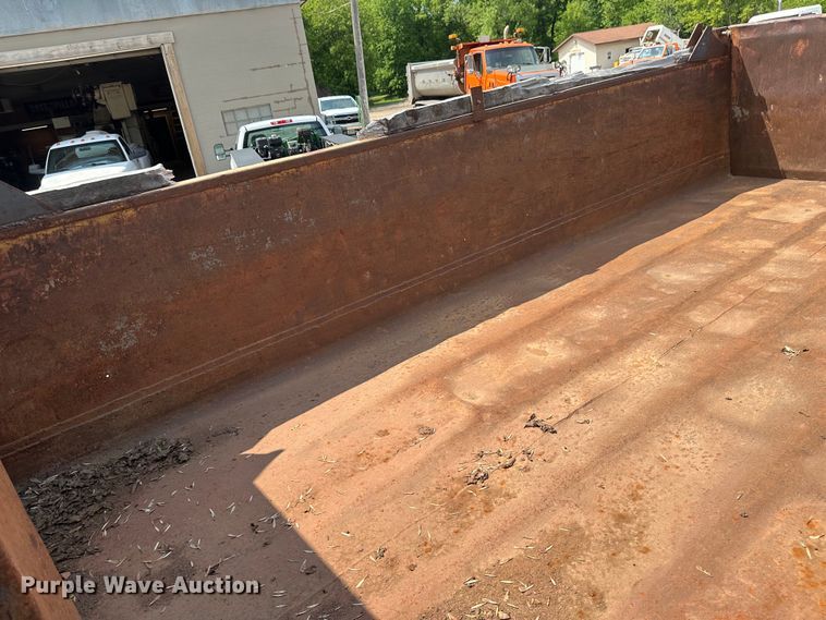 image for item EB2609 1999 International 4900 dump truck