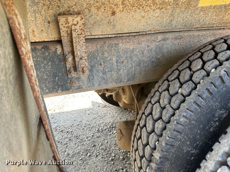 image for item EB2609 1999 International 4900 dump truck