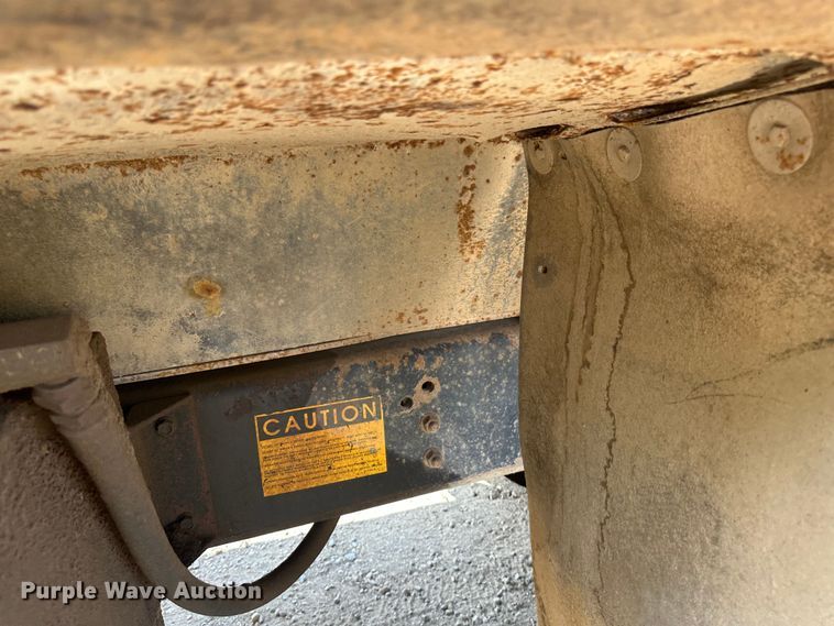 image for item EB2609 1999 International 4900 dump truck