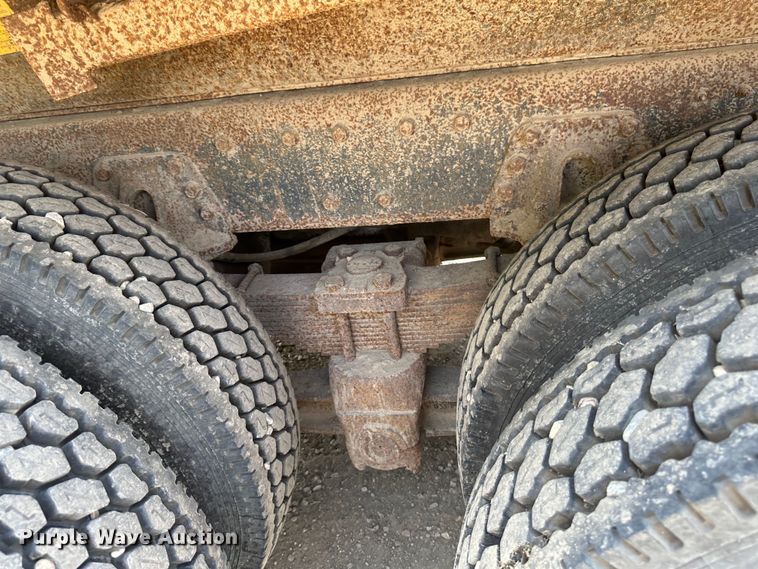 image for item EB2609 1999 International 4900 dump truck