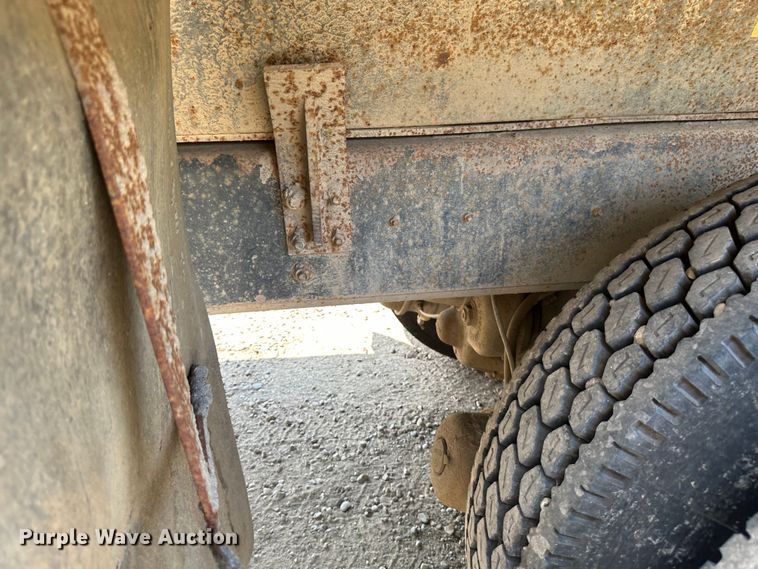 image for item EB2609 1999 International 4900 dump truck