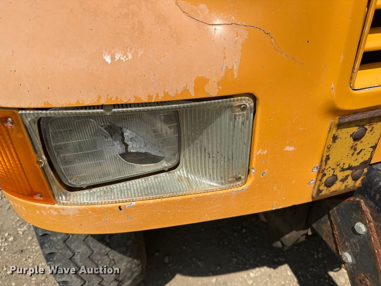 image for item EB2609 1999 International 4900 dump truck