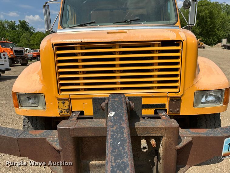 image for item EB2609 1999 International 4900 dump truck