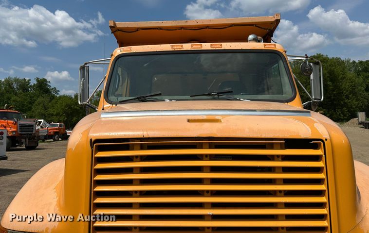 image for item EB2609 1999 International 4900 dump truck