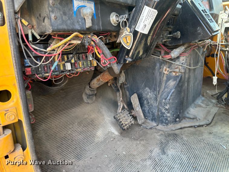 image for item EB2609 1999 International 4900 dump truck