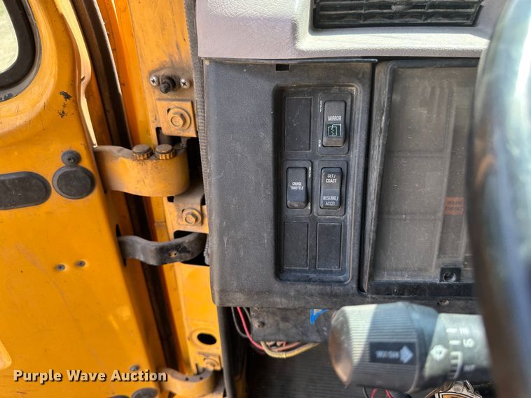 image for item EB2609 1999 International 4900 dump truck