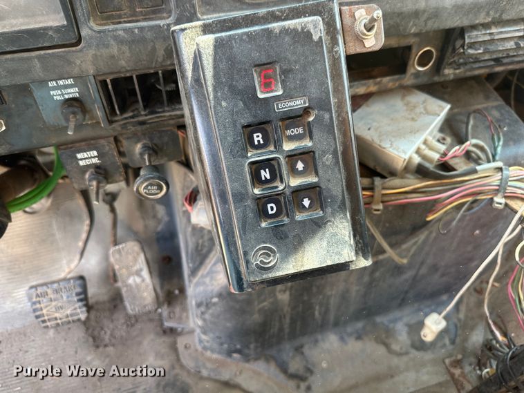 image for item EB2609 1999 International 4900 dump truck