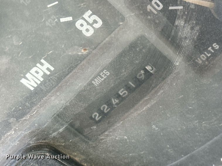 image for item EB2609 1999 International 4900 dump truck