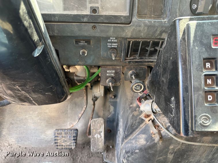 image for item EB2609 1999 International 4900 dump truck