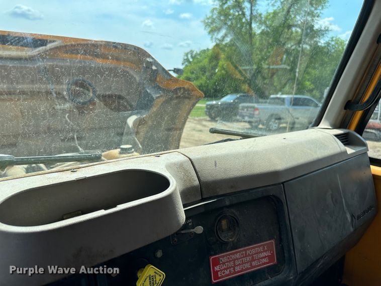 image for item EB2609 1999 International 4900 dump truck